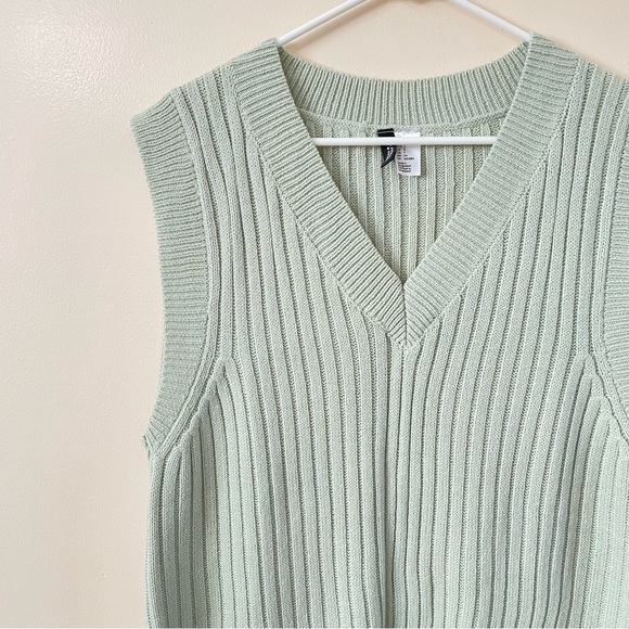 H&M Women’s Ribbed Sweater Vest in Light green/Sage (Size: S) - Picture 6 of 10